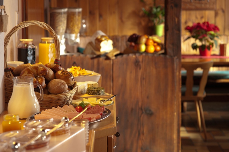 boulangerie-SILLANS LA CASCADE-min_breakfast_buffet_food_restaurant_meal_hotel_plate_fresh-718745